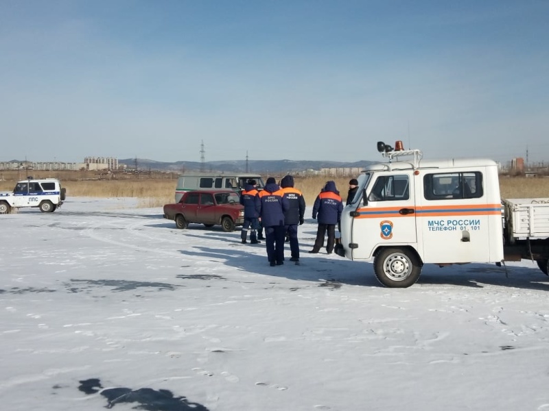 Спасатели проводят поисковые мероприятия на озере Кенон